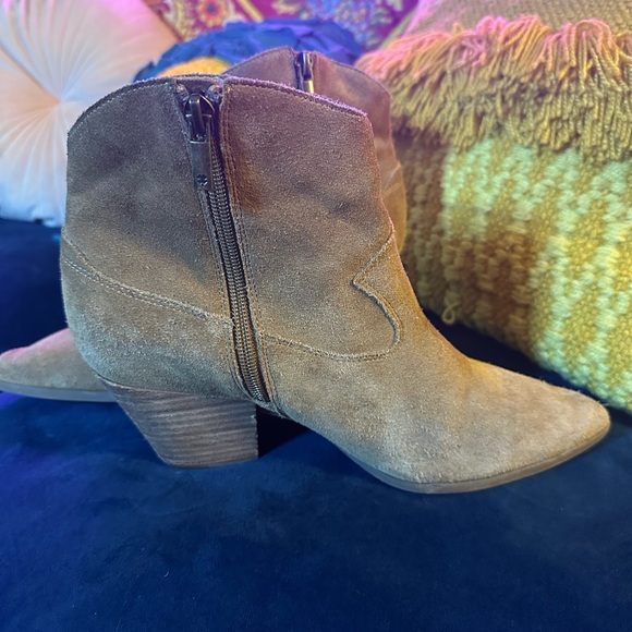 LUCKY BRAND tan suede booties sz 10 - Picture 3 of 7